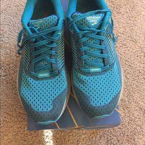 Brooks Levitate running shoes. Size 8.